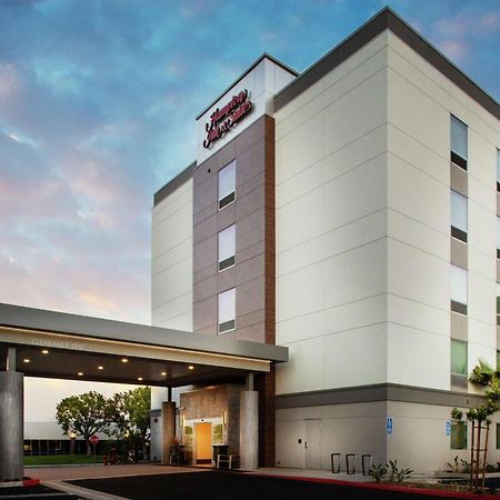 Hampton Inn & Suites Irvine/Orange County Airport Екстериор снимка