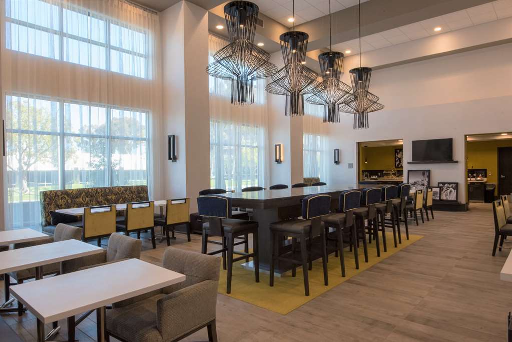 Hampton Inn & Suites Irvine/Orange County Airport Интериор снимка